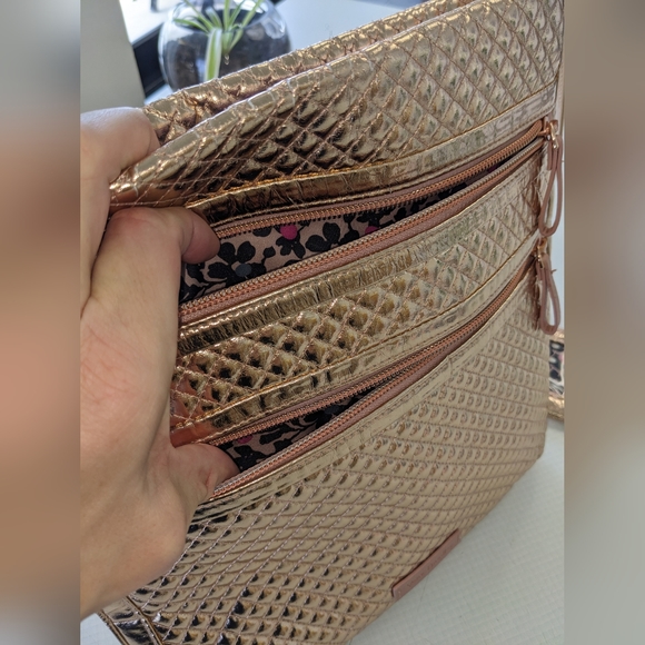 GENTLY USED ROSE GOLD VERA BRADLEY QUILTED CROSSBODY BAG & CARD HOLDER - Picture 5 of 16